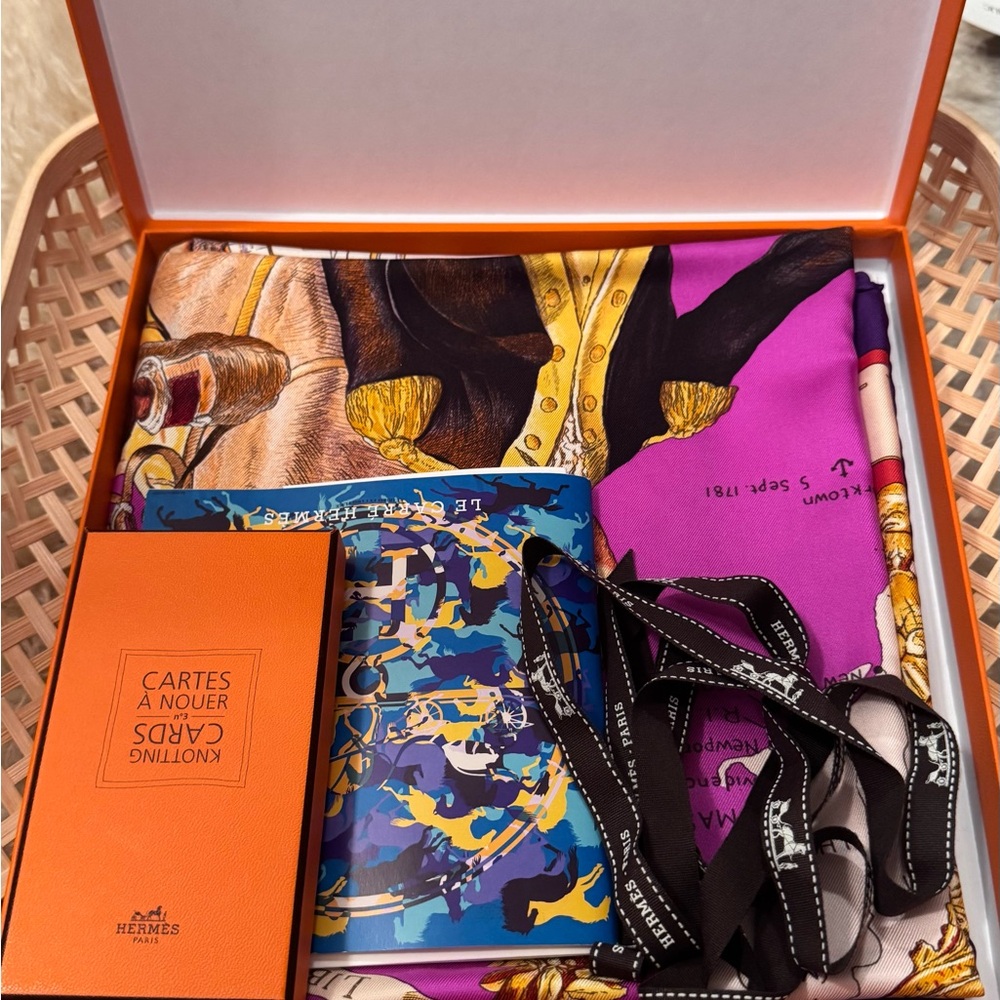 Never worn. Brand new Hermès Carre 90 twill scarf